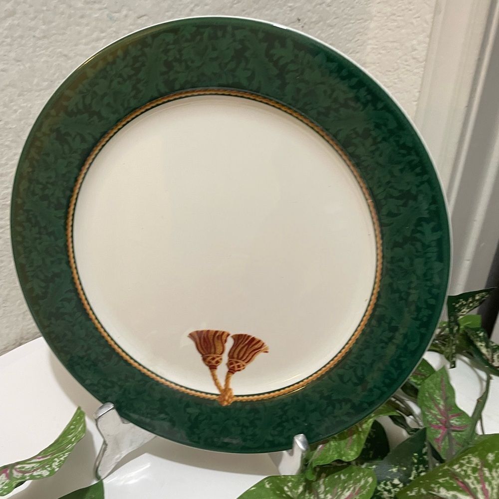 Hallmark Sakura Holiday Abundance  Dinner Plate 10.5” B5